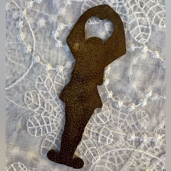 Vintage 70's Greek Soldier Novelty Brass/Bronze & Enamel Beer Bottle Opener - Picture 3 of 6